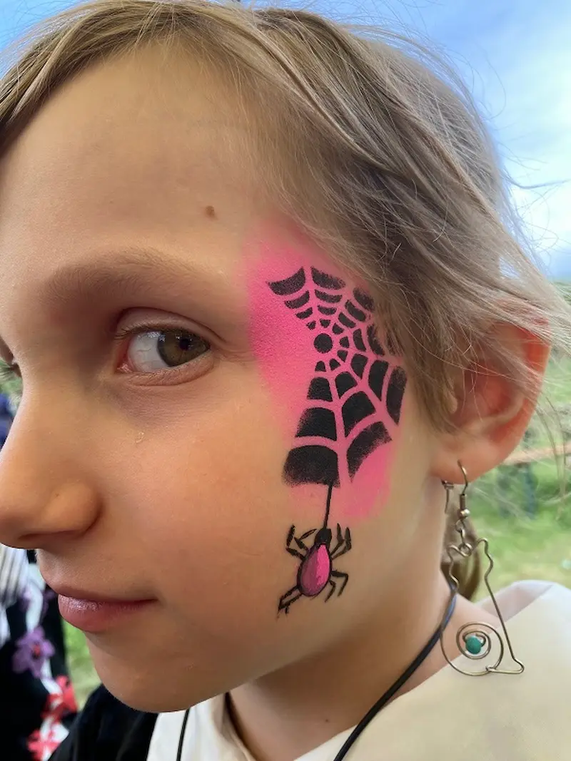 Růžová pavoučí síť pro malé hrdinky