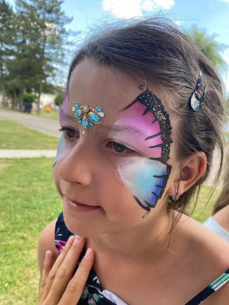 Barevný motýlek - malování na obličej pro holčičky