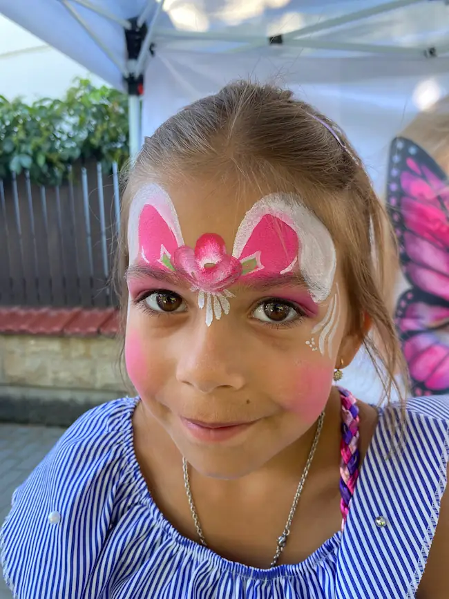 Malování na obličej zajíček s růží - Ksychtíkovo Valašské Meziříčí